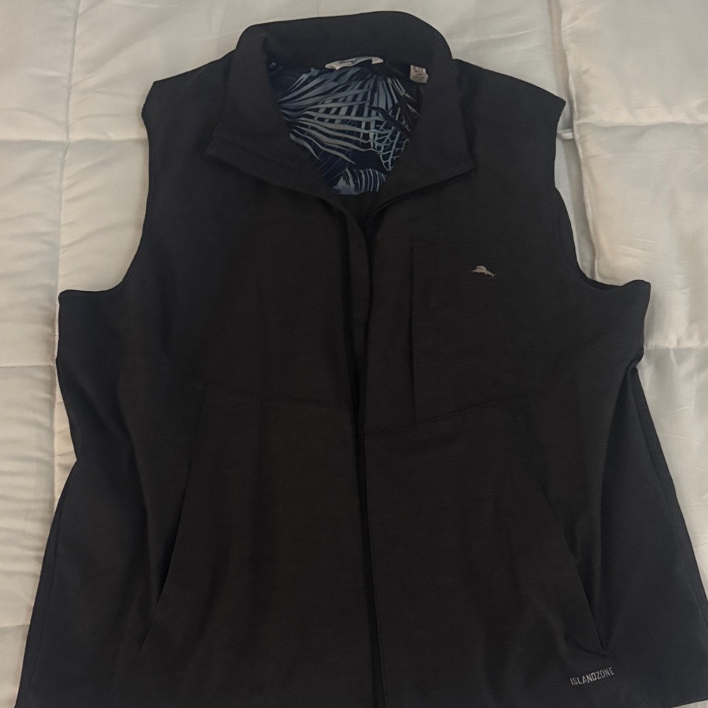 Tommy Bahama Black Sleeveless Vest with Blue Patterned Lining